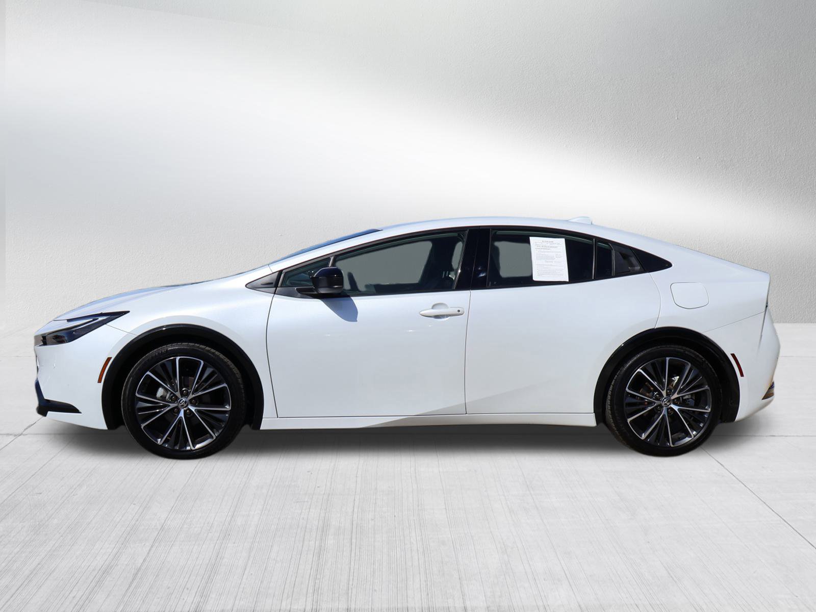2024 Toyota Prius LE photo 4