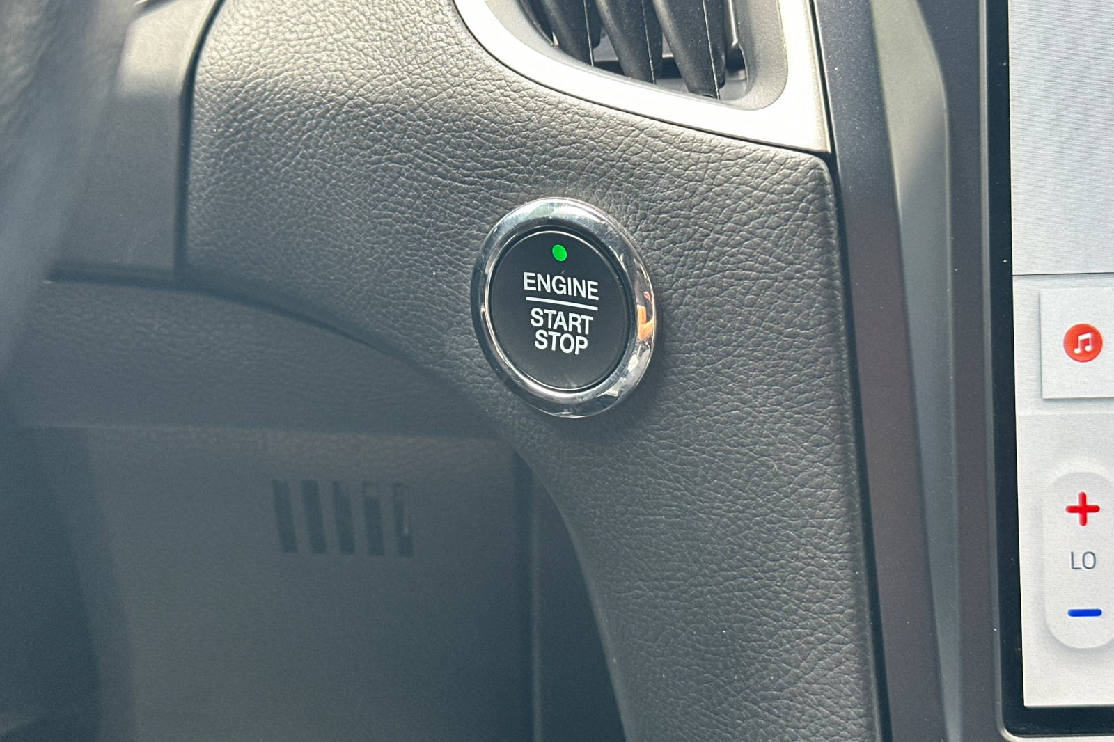 2022 Ford Edge SEL photo 21
