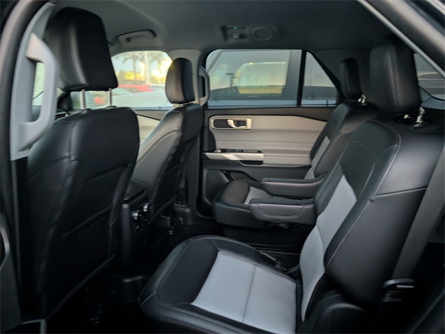 2023 Ford Explorer XLT photo 6