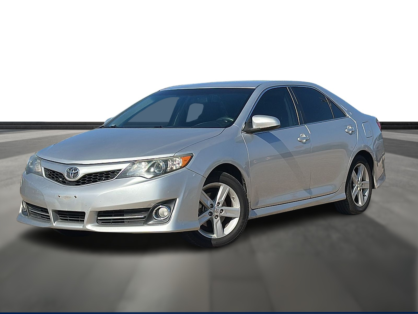 2014 Toyota Camry SE's photo