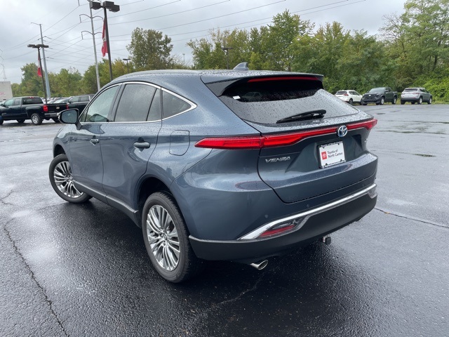2023 Toyota Venza XLE photo 3