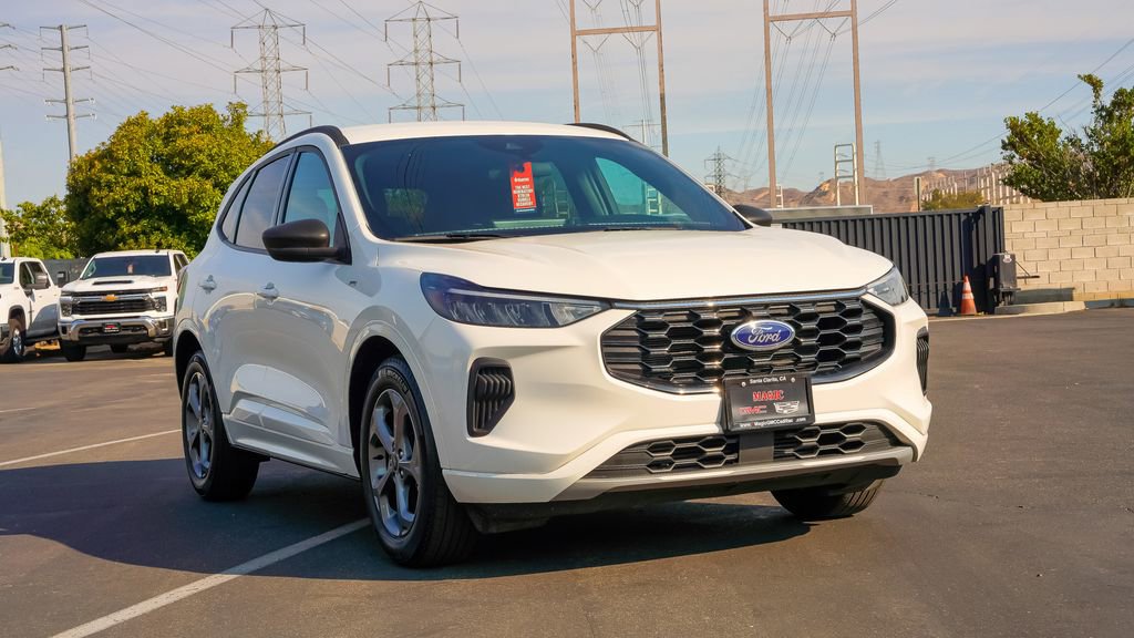 2024 Ford Escape ST-Line photo 3