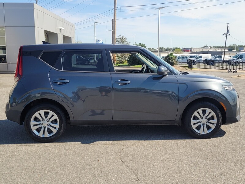 2021 Kia Soul LX photo 2
