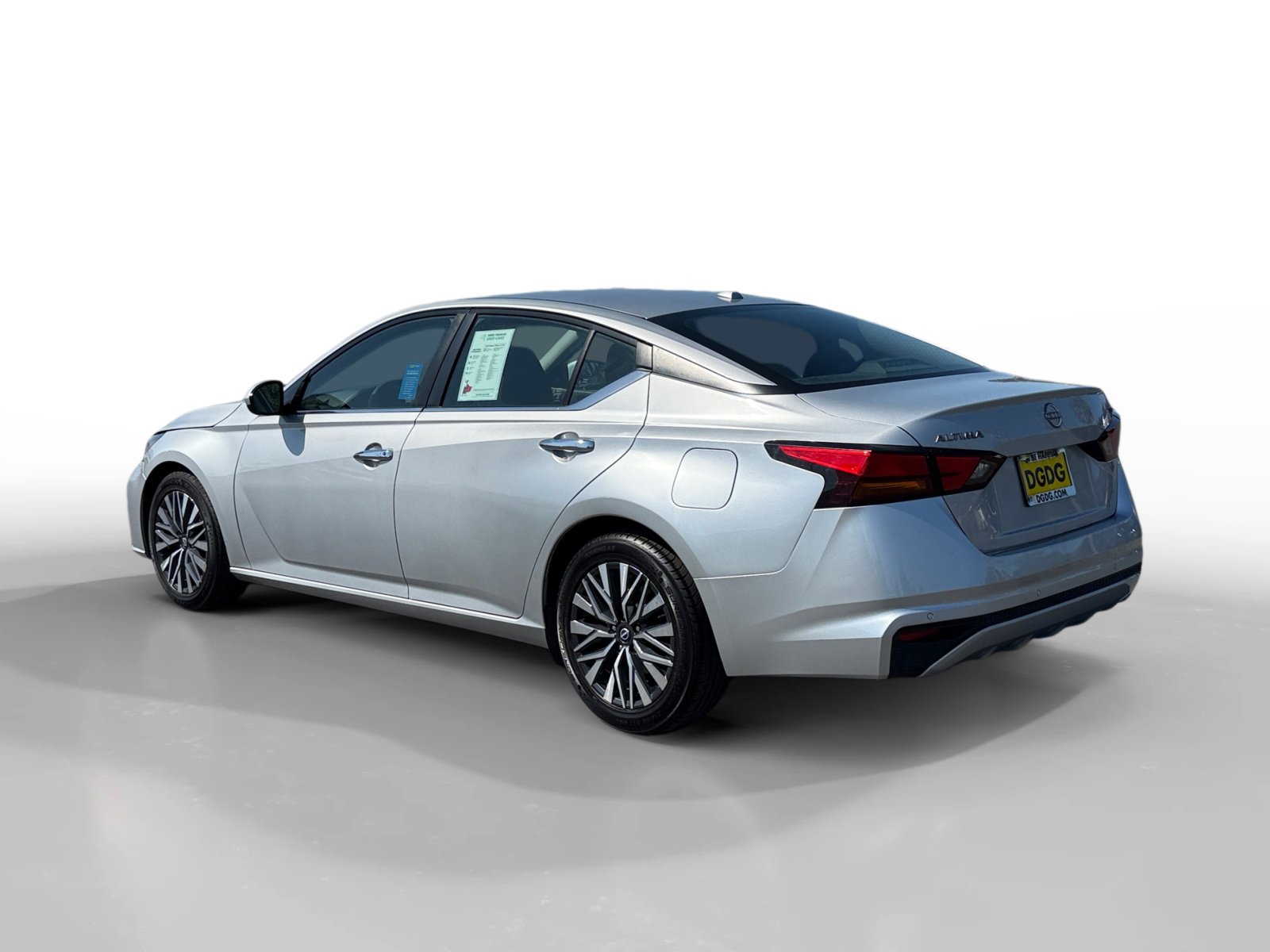 2023 Nissan Altima 2.5 SV photo 3