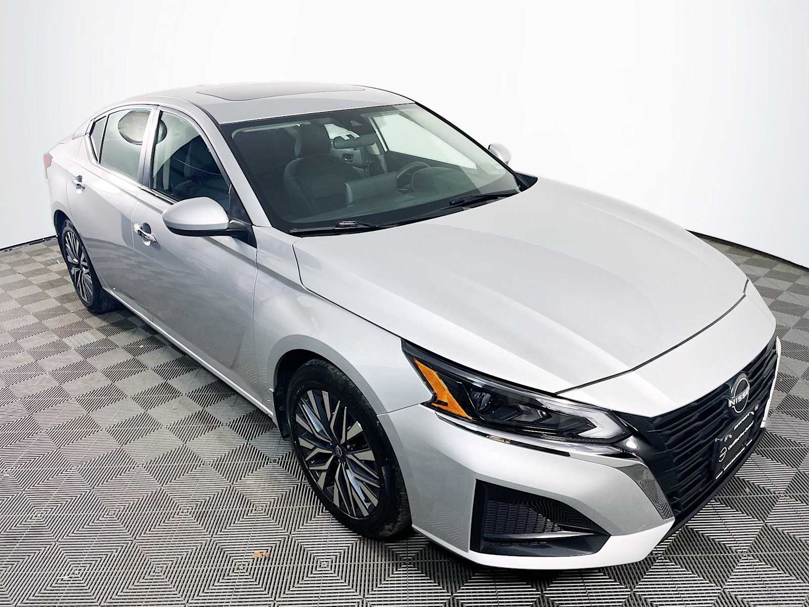 2023 Nissan Altima 2.5 SV photo 3