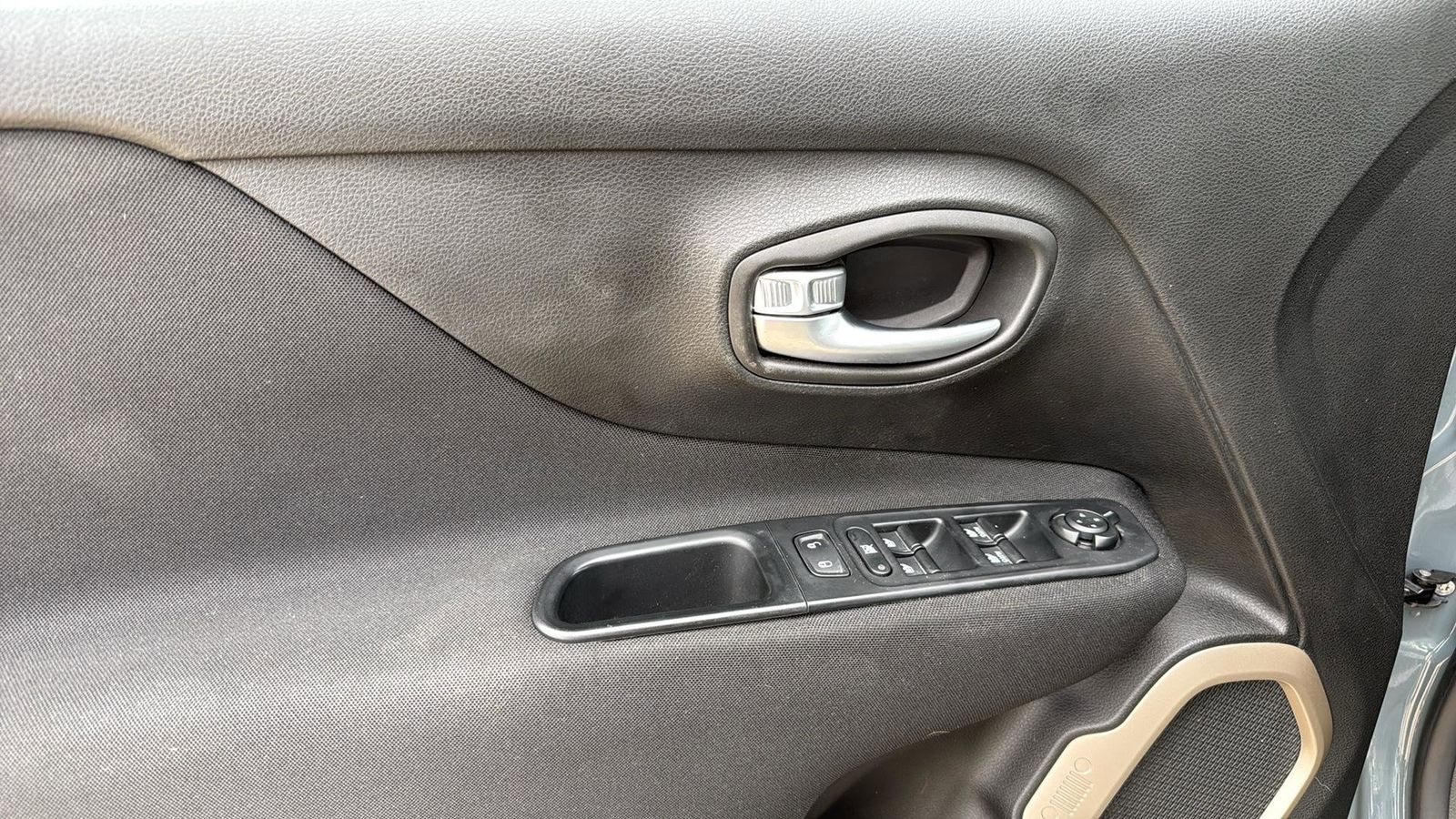 2017 Jeep Renegade Latitude North Edition photo 4