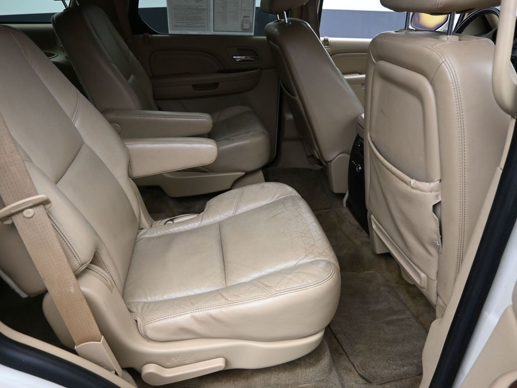 2010 Cadillac Escalade Base photo 6