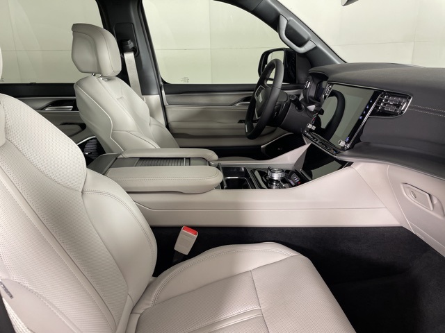 2025 Jeep Wagoneer Series III photo 11