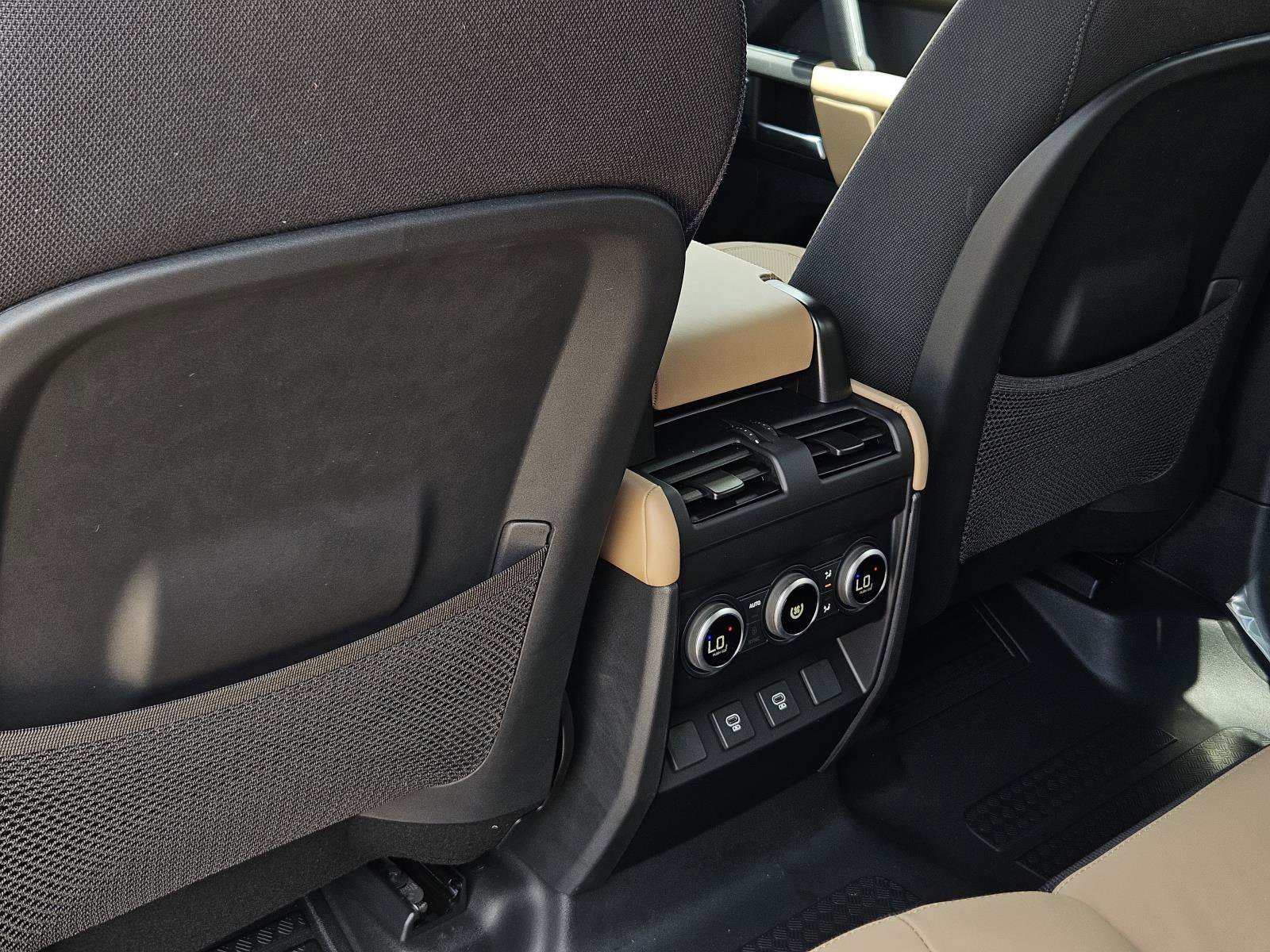 2025 Land Rover Defender 110 V8 photo 29