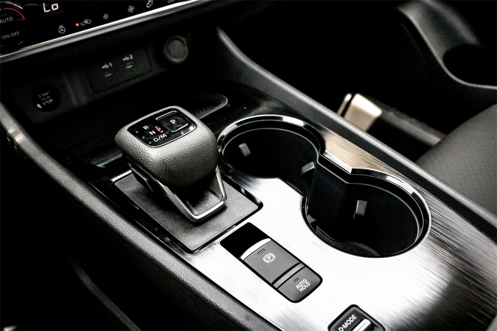 2025 Nissan Rogue SV photo 17