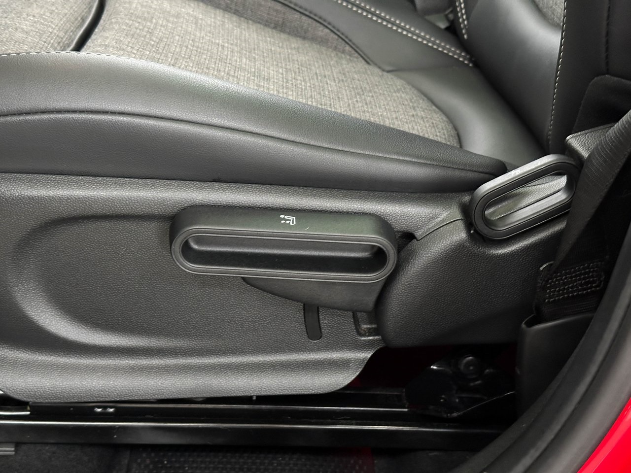 2022 Mini Cooper Signature photo 16