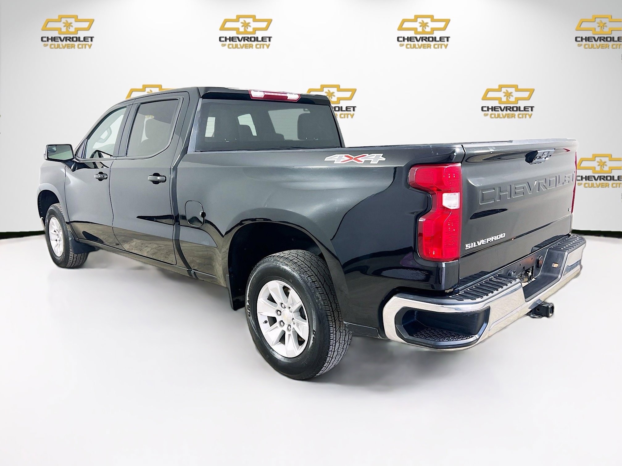 2024 Chevrolet Silverado 1500 LT photo 2