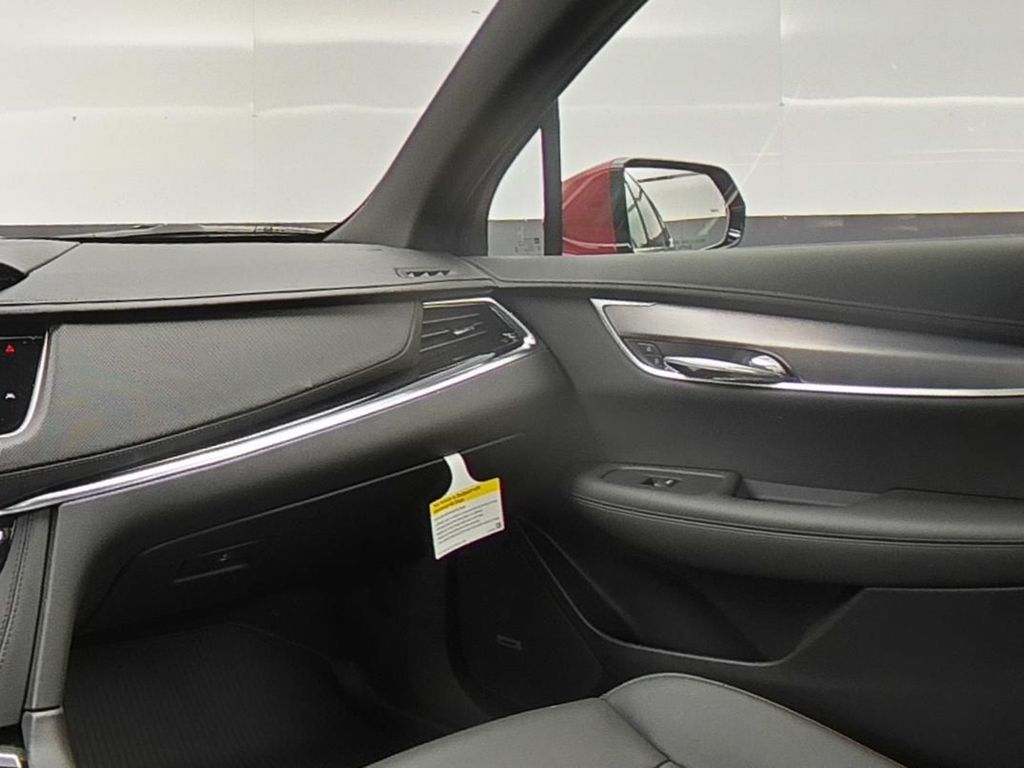 2025 Cadillac XT6 Luxury photo 10