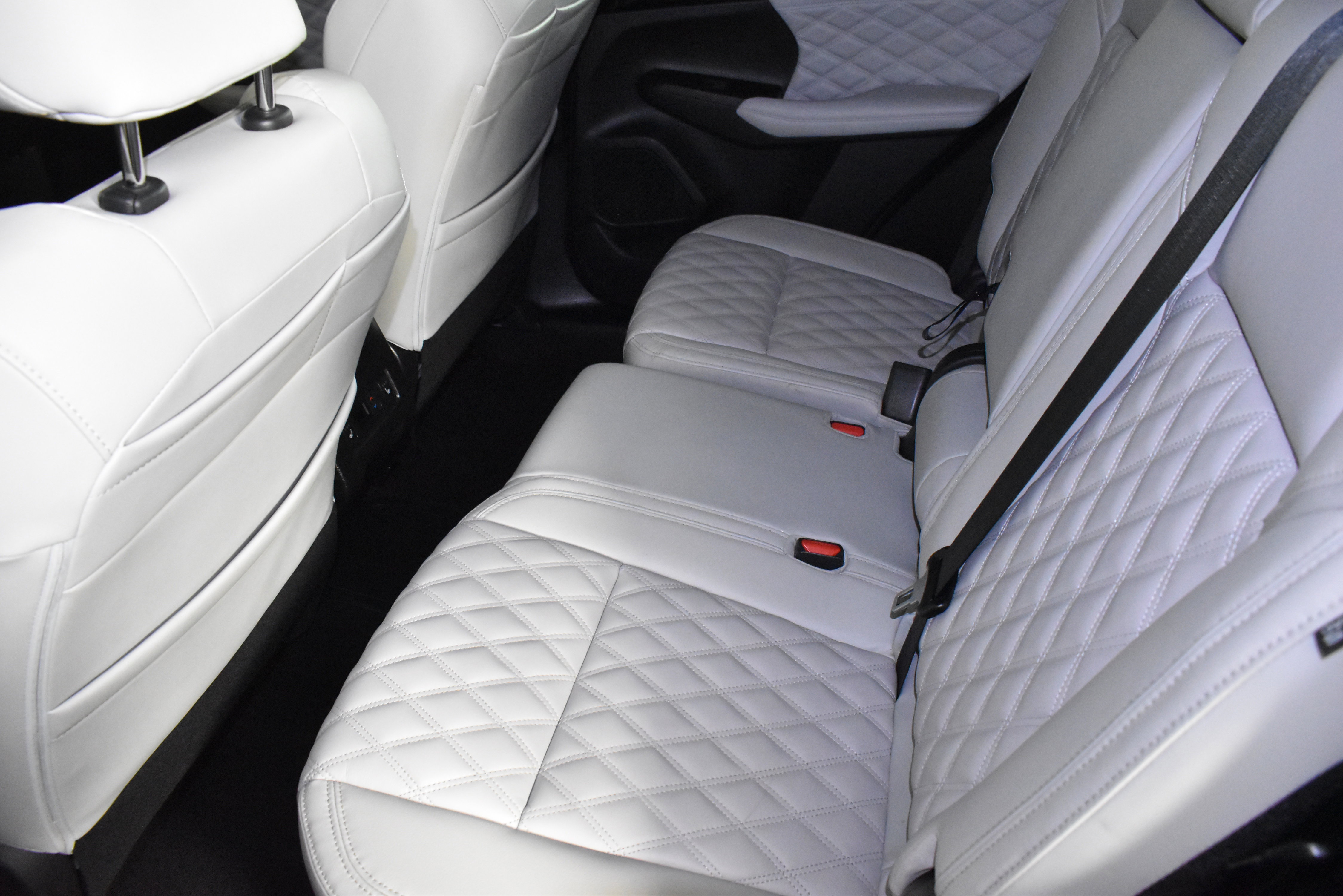 2023 Mitsubishi Outlander PHEV SEL photo 3