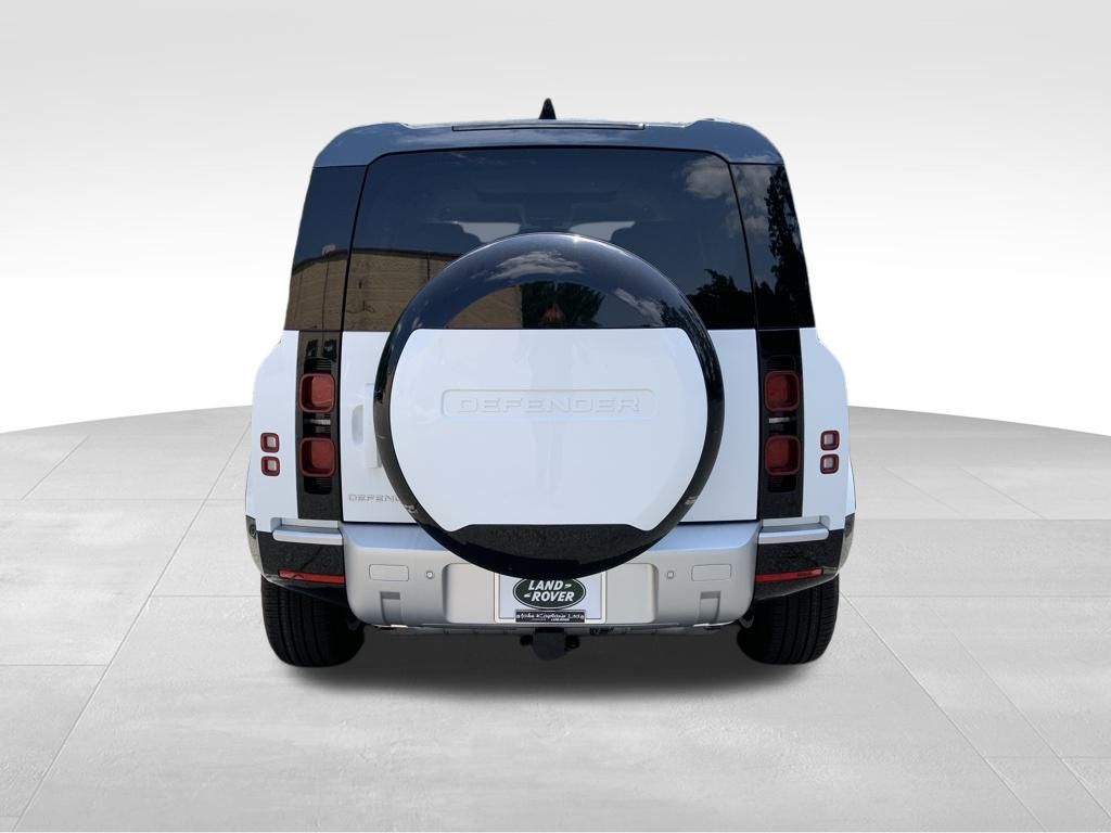 2025 Land Rover Defender 110 S photo 4