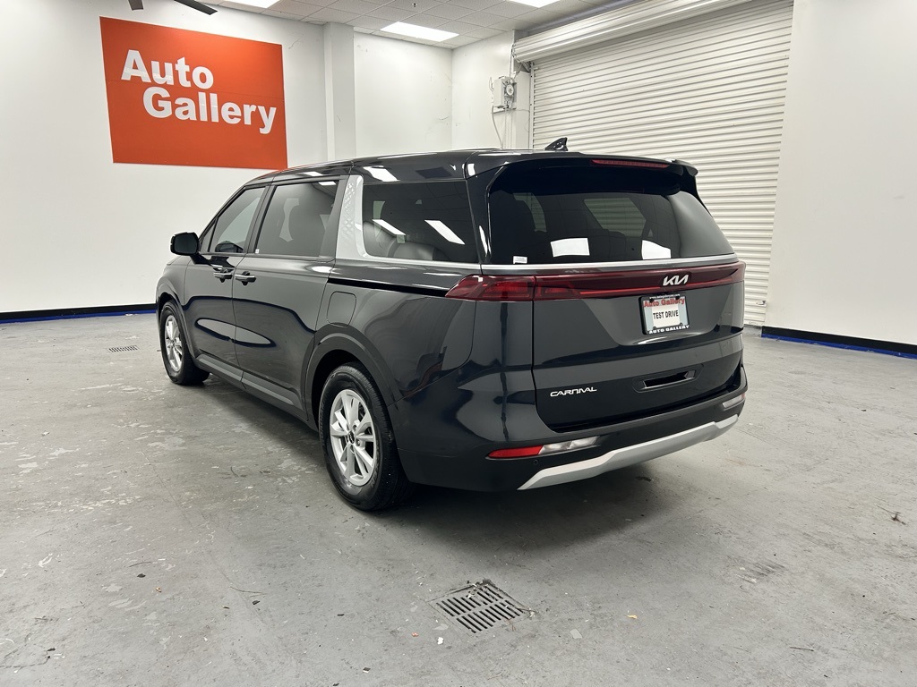 2024 Kia Carnival LX photo 5
