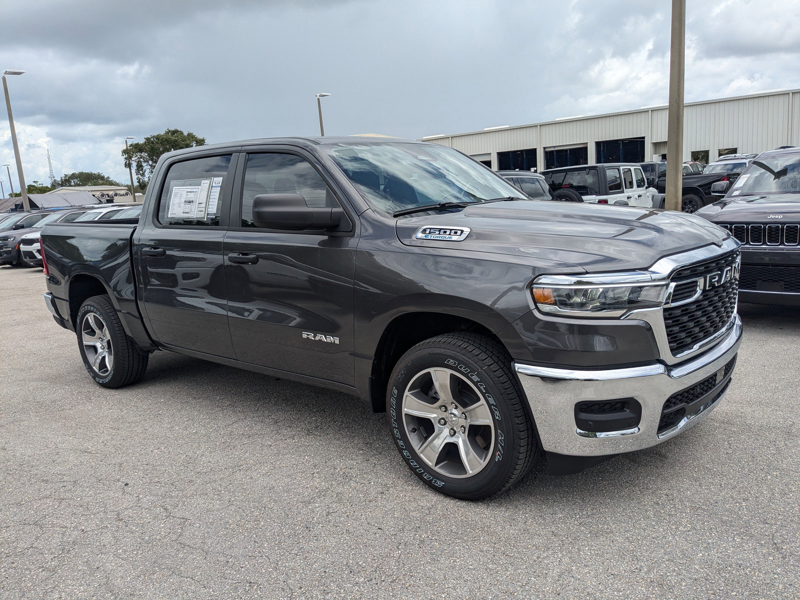 2025 Ram 1500 Tradesman photo 2