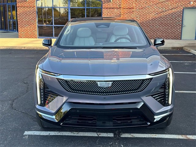 2025 Cadillac Optiq Luxury photo 2