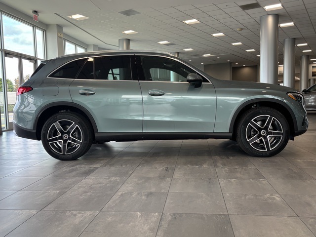 2026 Mercedes Benz GLC 300 photo 2