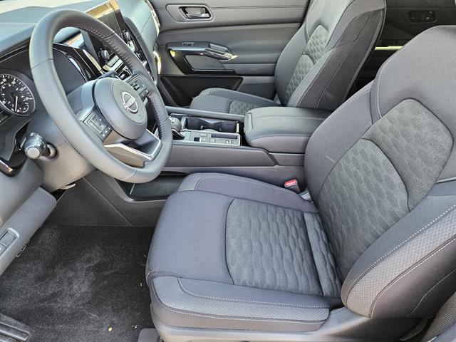 2025 Nissan Pathfinder SV photo 8