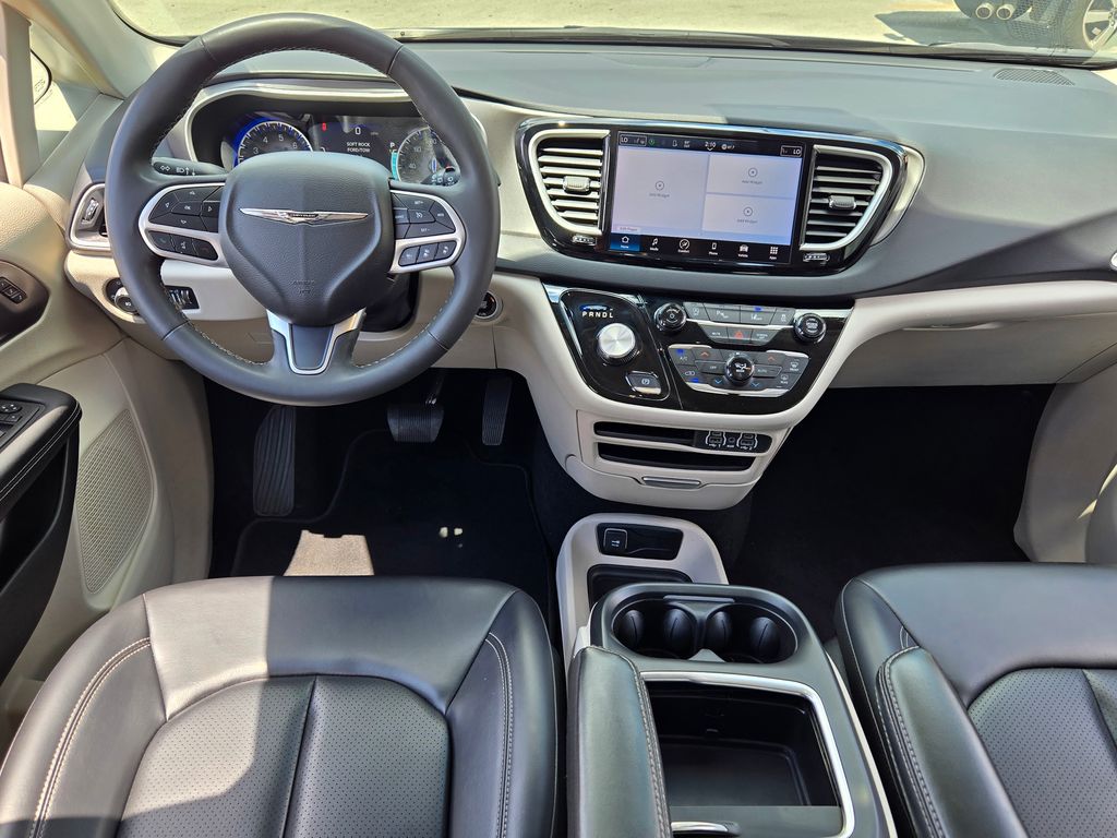 2023 Chrysler Pacifica Touring L photo 15