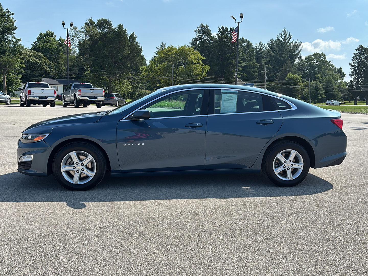 2024 Chevrolet Malibu 1LT photo 2