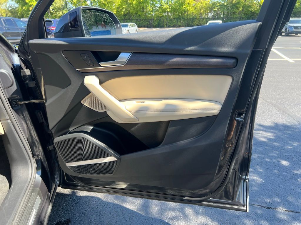 2021 Audi Q5 45 Prestige photo 24