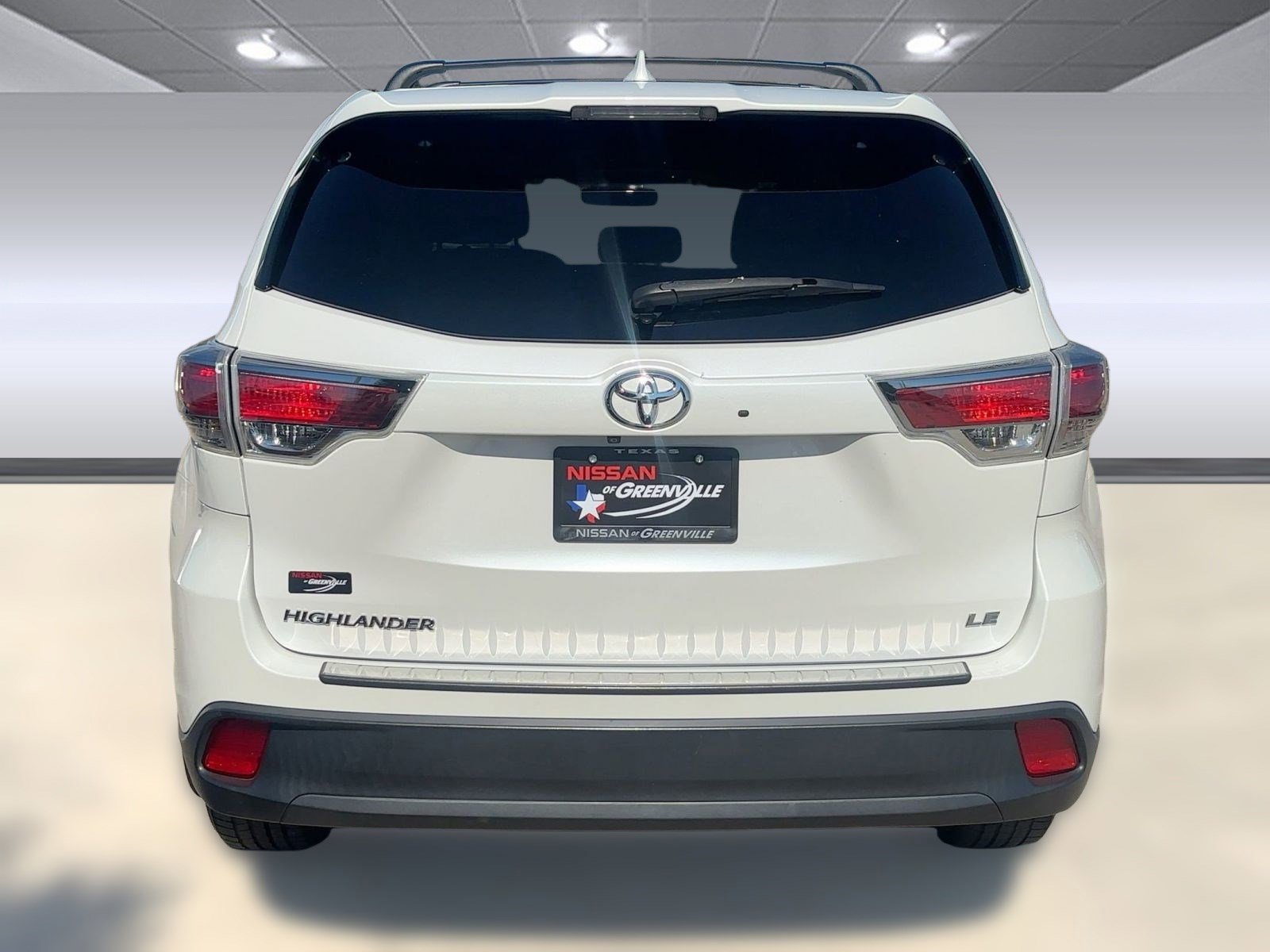 2016 Toyota Highlander LE photo 10