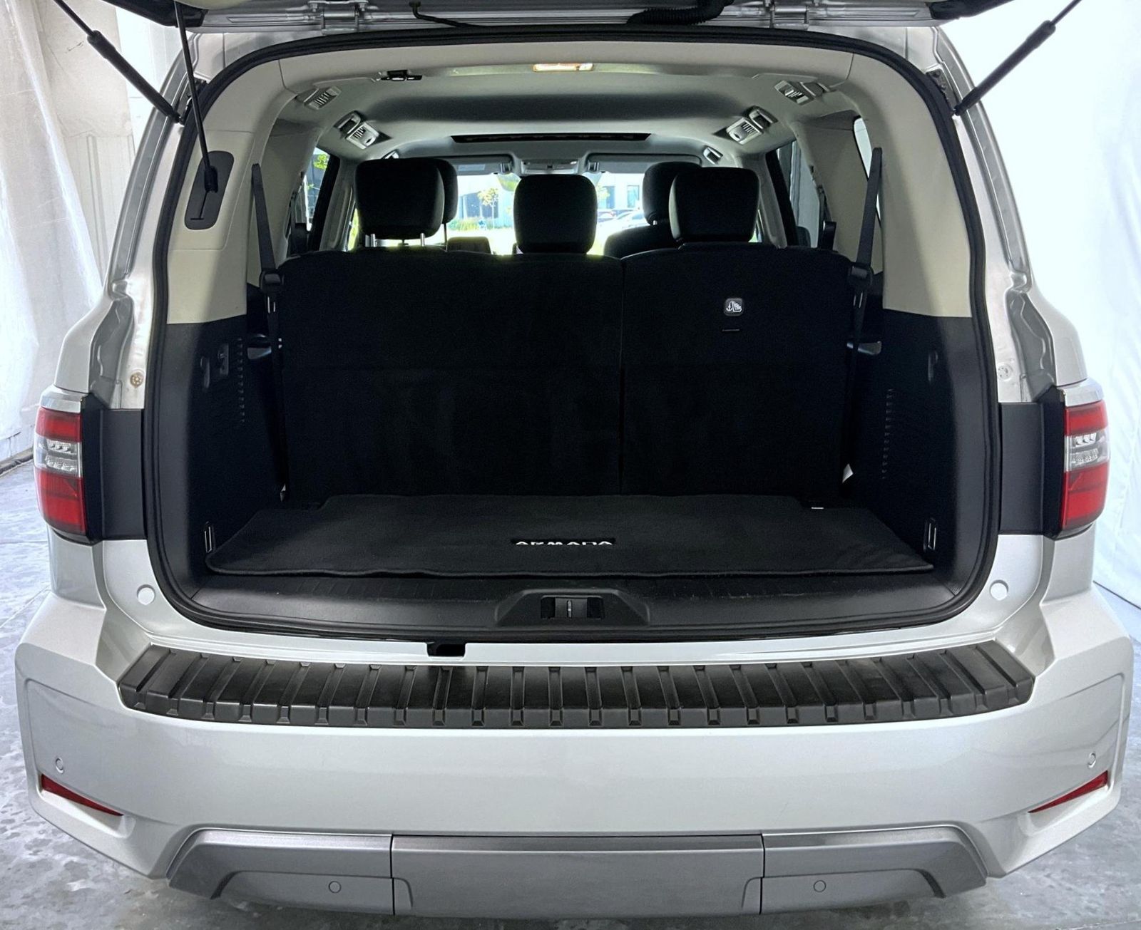 2024 Nissan Armada SL photo 7