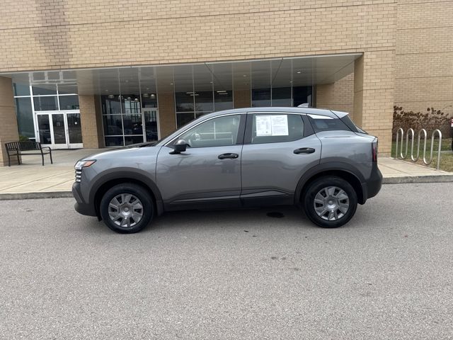 2025 Nissan Kicks S's photo