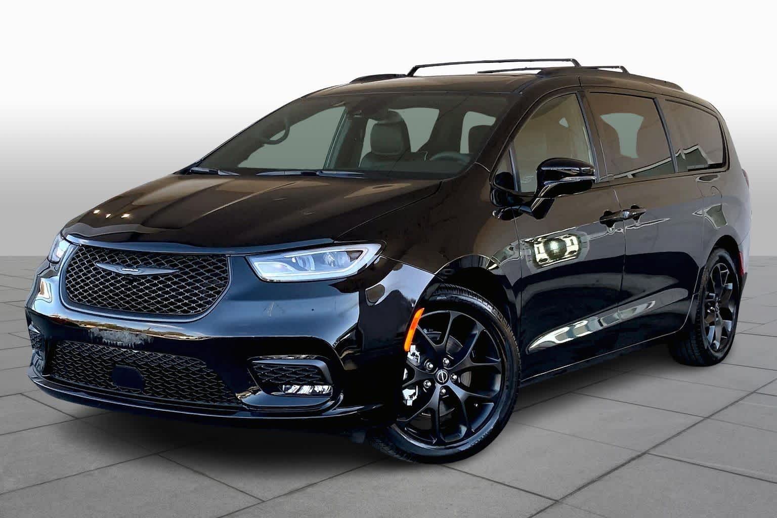 2025 Chrysler Pacifica Limited's photo