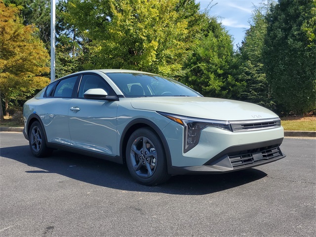 2025 Kia K4 LXS photo 3