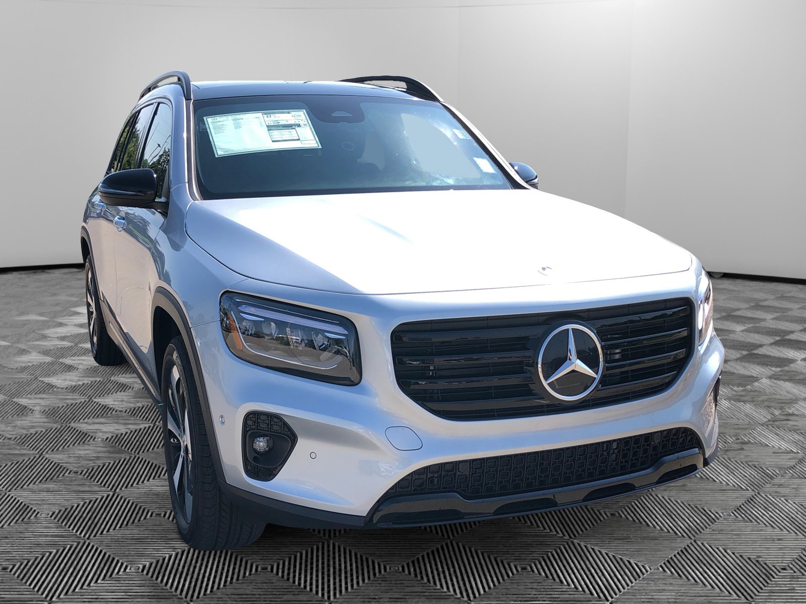 2025 Mercedes-Benz GLB Base's photo