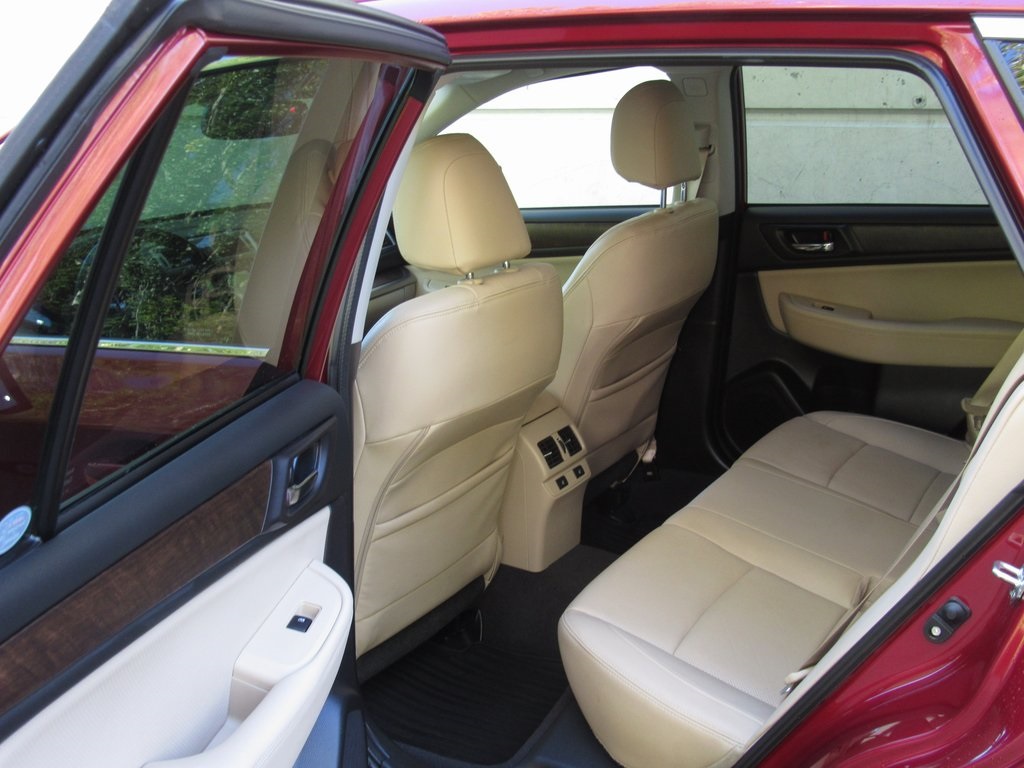 2016 Subaru Outback Limited photo 14
