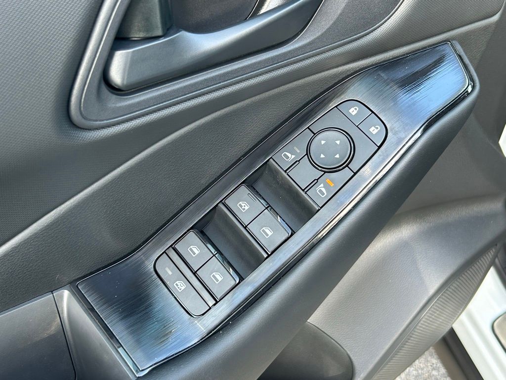 2025 Nissan Rogue S photo 35