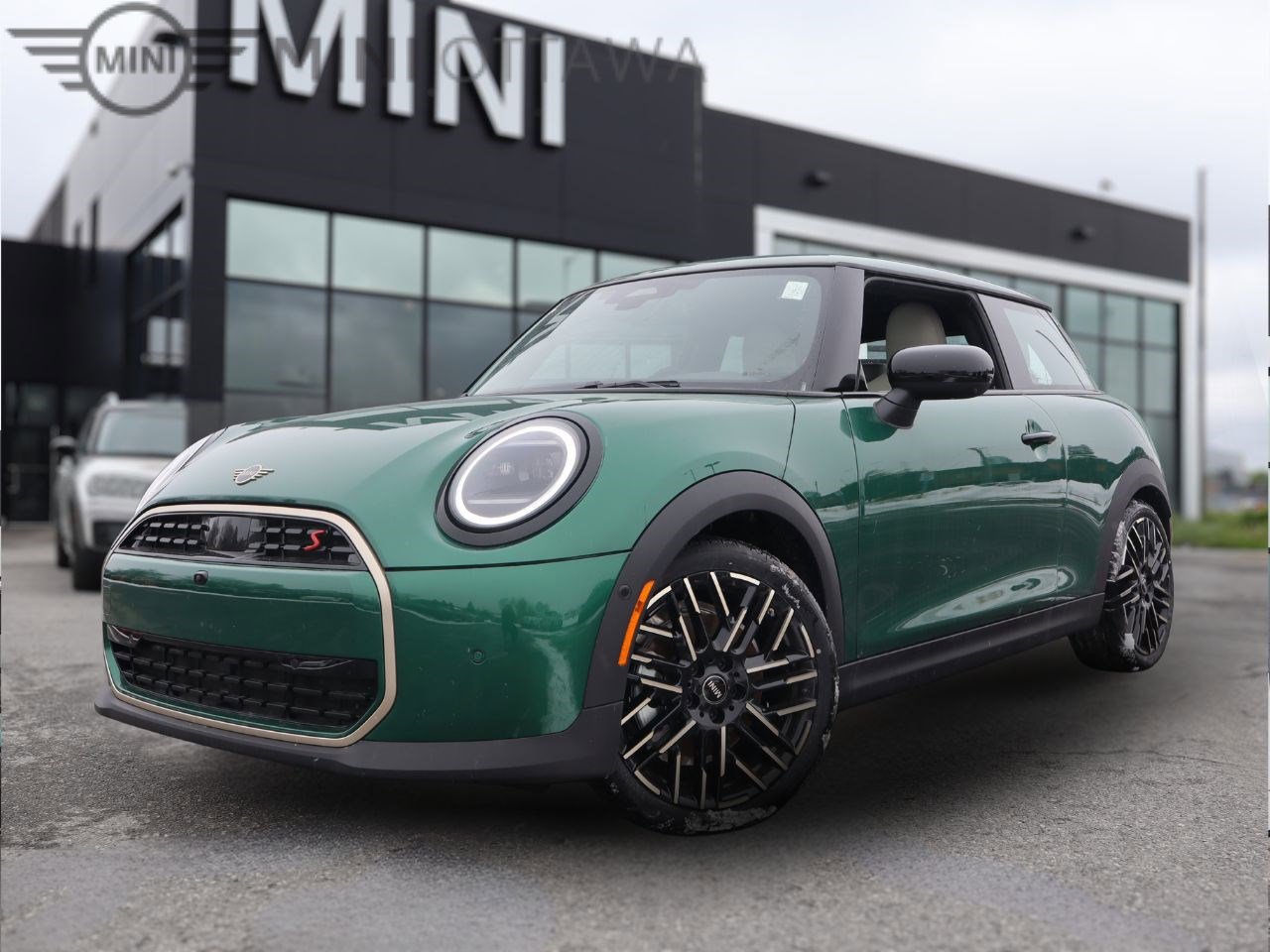 New 2025 BRITISH RACING GREEN IV MINI Cooper S image 1
