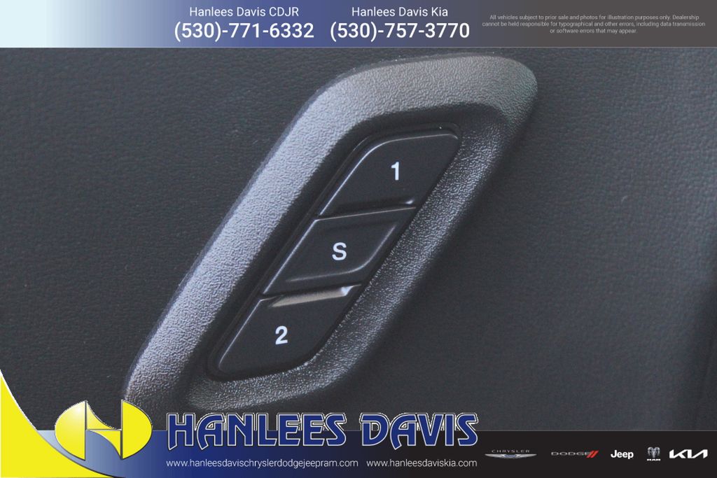 2023 Dodge Challenger SXT photo 13