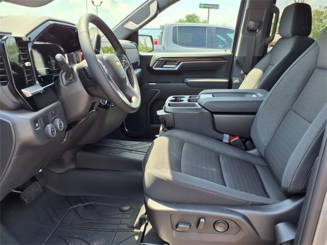 2025 Chevrolet Silverado 1500 LT photo 11