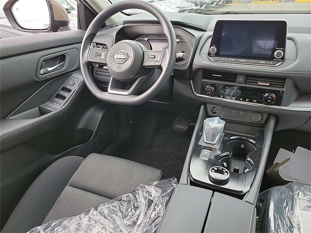 2025 Nissan Rogue SV photo 3