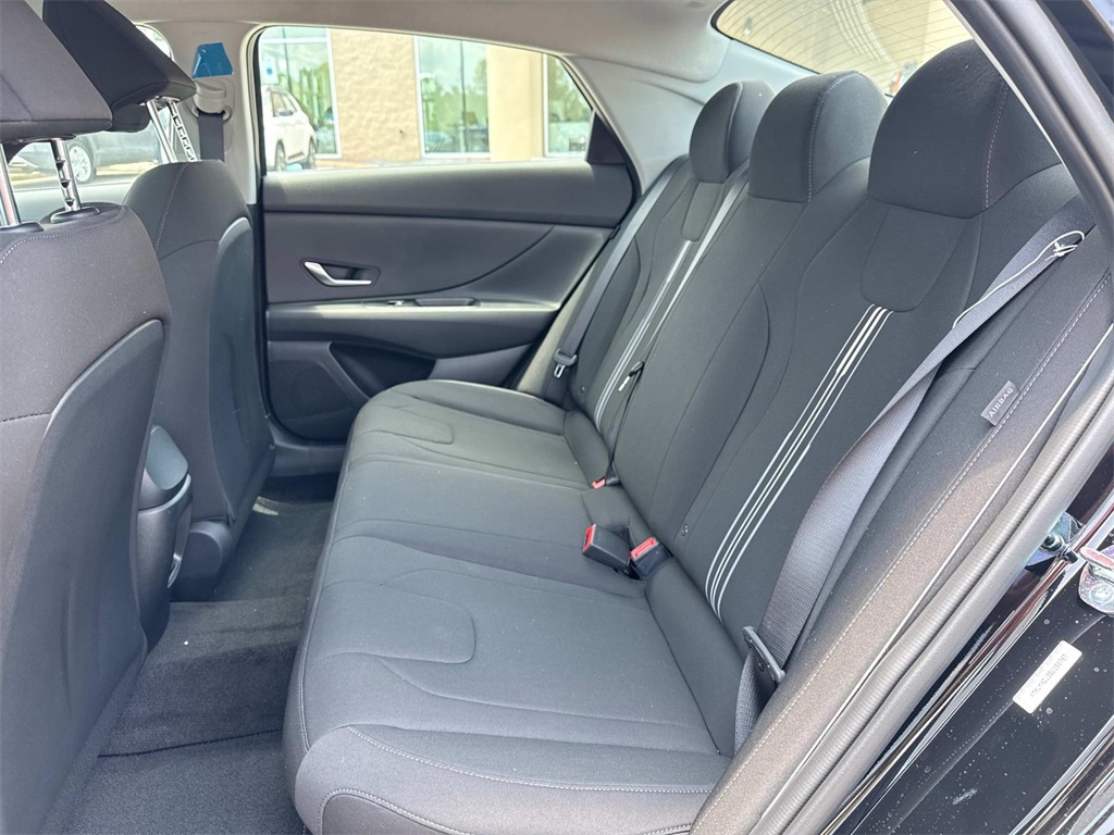 2025 Hyundai Elantra Hybrid photo 6