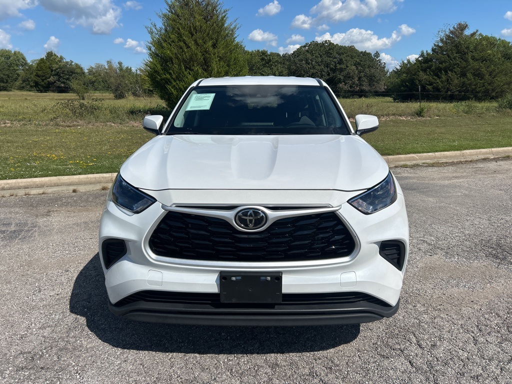 2023 Toyota Highlander L photo 2