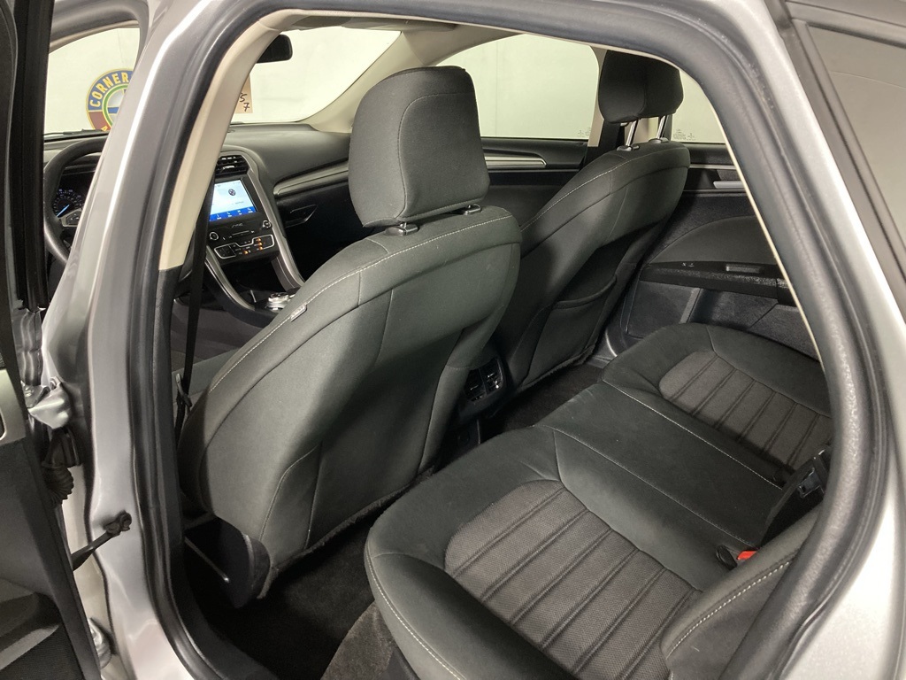 2020 Ford Fusion SE photo 4
