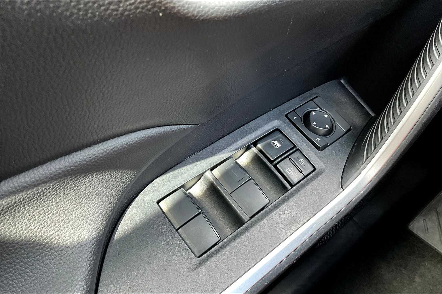 2024 Toyota RAV4 LE photo 33