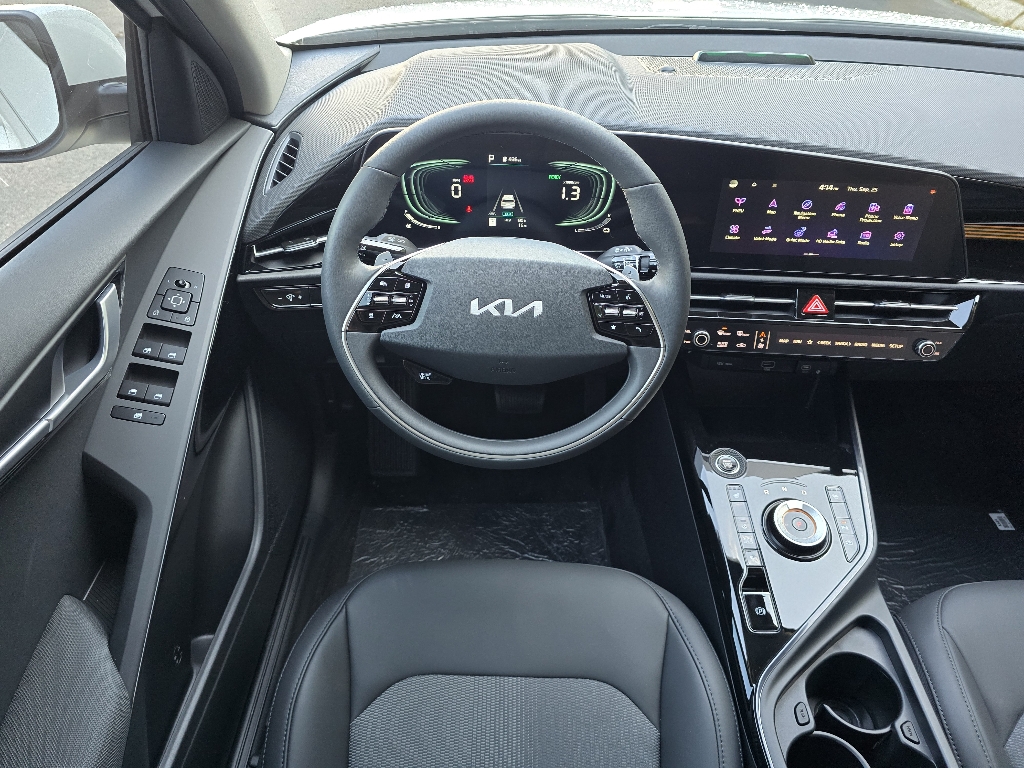 2025 Kia Niro Plug-In Hybrid EX photo 6