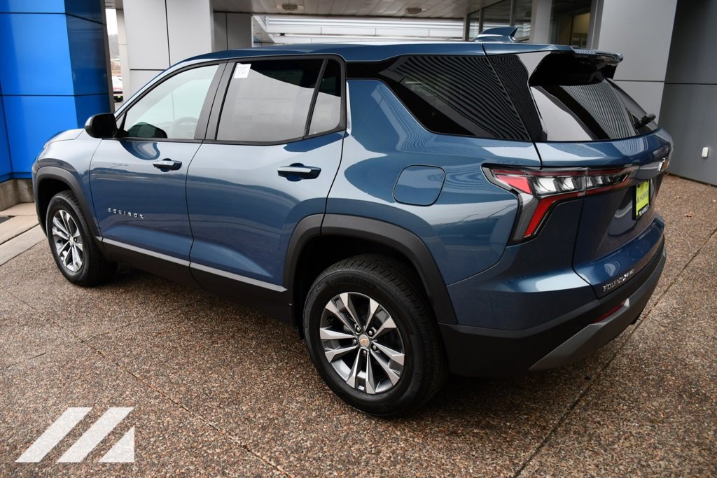 2026 Chevrolet Equinox LT photo 4