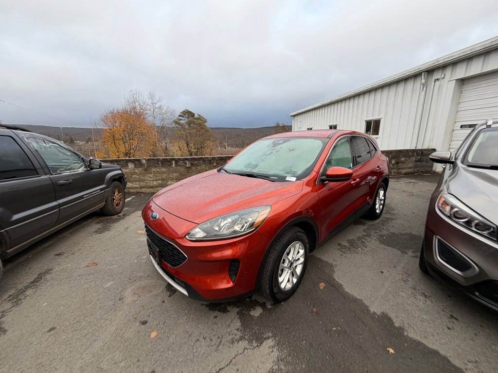 Used 2020 Ford Escape SE with VIN 1FMCU9G60LUA65598 for sale in Forest City, PA