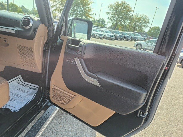 2016 Jeep Wrangler Unlimited Sahara photo 17