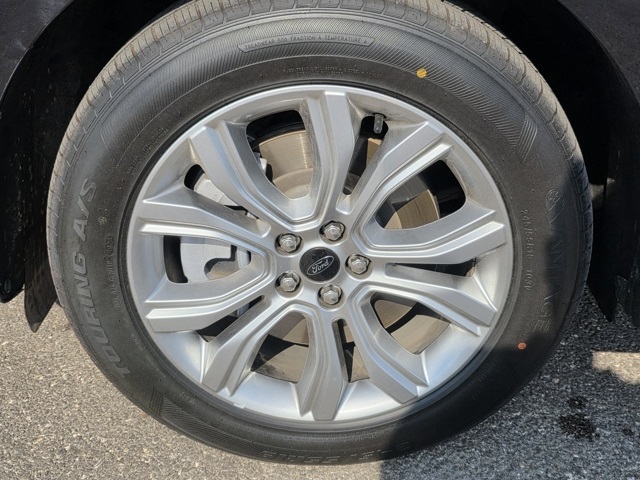 2024 Ford Edge Titanium photo 3