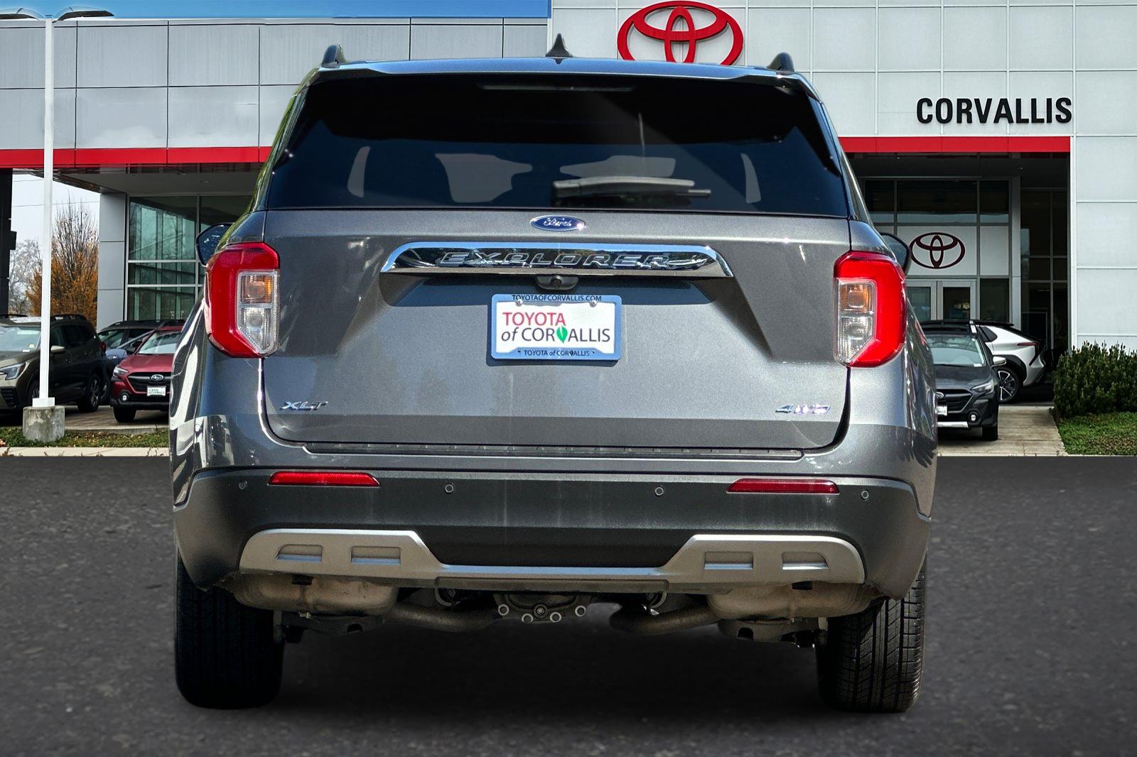 2023 Ford Explorer XLT photo 3