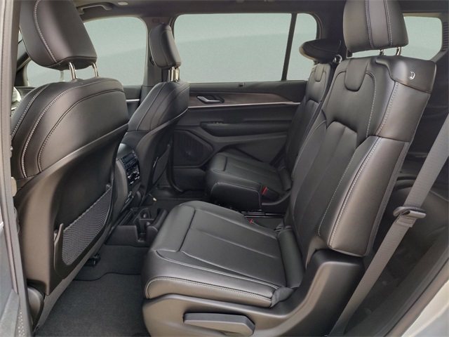 2025 Jeep Grand Cherokee Limited photo 25